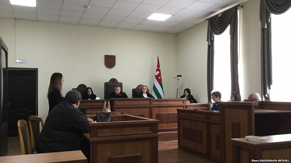 Адвокат Инга Габелаиа заявила суду о двух разных протоколах осмотра места происшествия из судебно-контрольных материалов и из материалов дела, направленного в суд